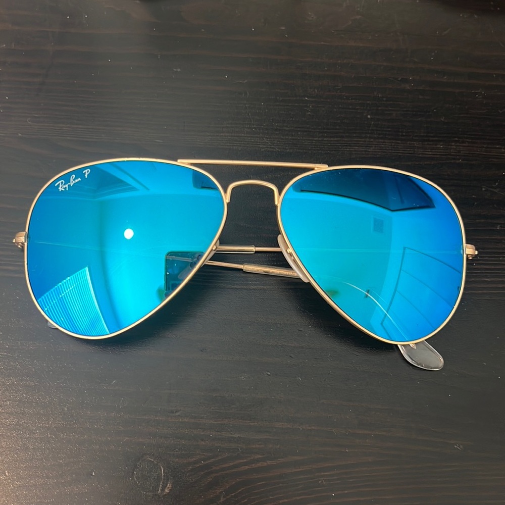 BLUE MIRRORED RAY-BAN AVIATORS